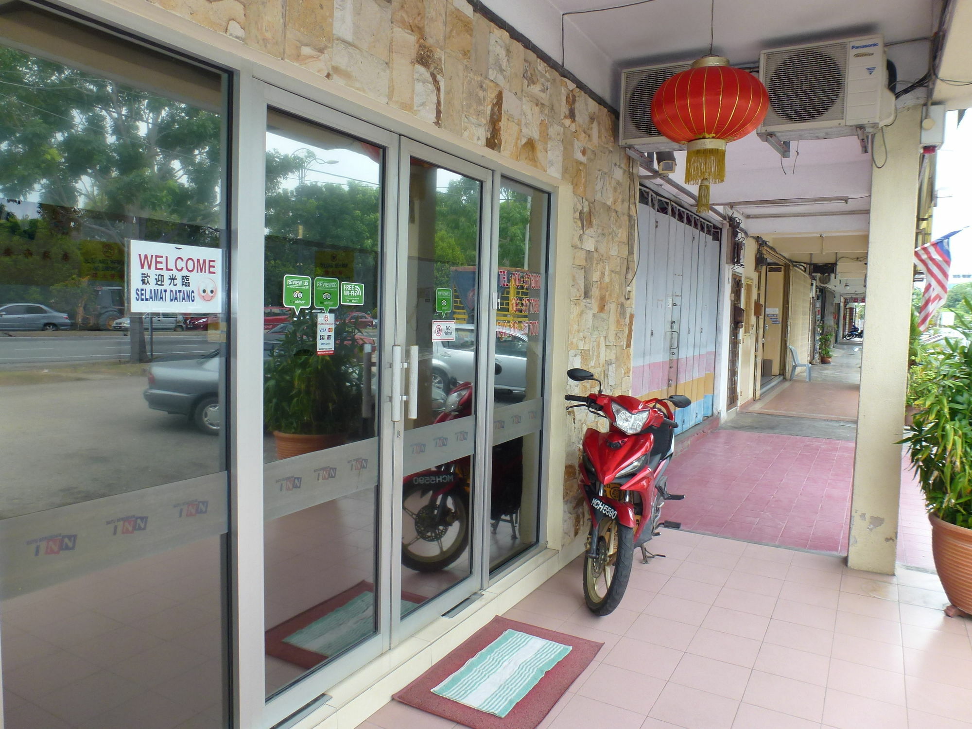 Batu Berendam Inn Kampong Sungai Putat Exterior photo